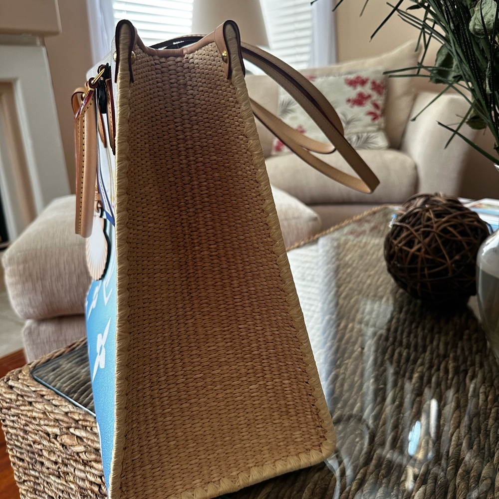 Limited Edition Louis Vuitton OnTheGo GM - Picture 3 of 8